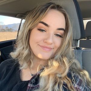 Meet your Posher, Magdalena